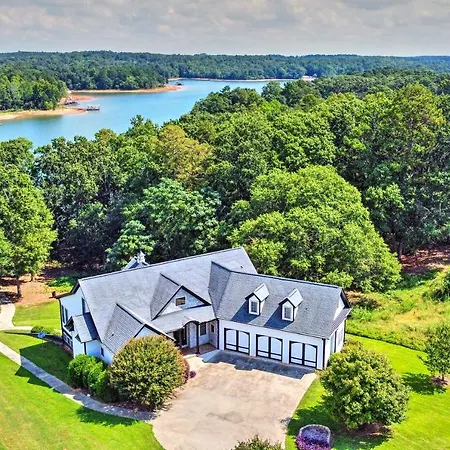 Upscale Family Home With Dock On Lake Hartwell!